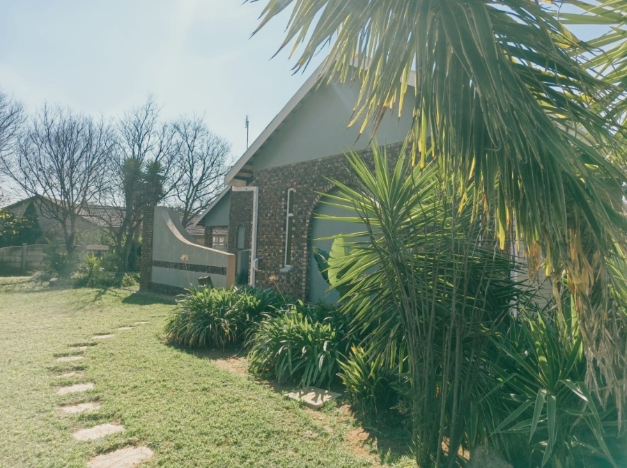 4 Bedroom Property for Sale in Wilkoppies North West